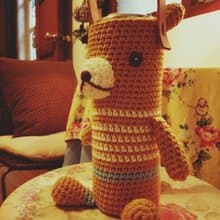 布朗坐熊。鉤織水壺袋