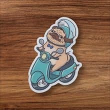 越崩潰越chill系列 PVC防水貼紙 ∣ 巴哥騎機車