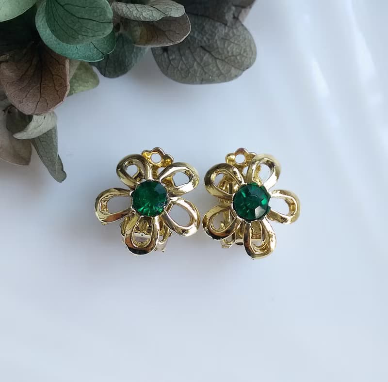 【西洋古董飾品 】小巧 可愛 小綠花 夾式耳環