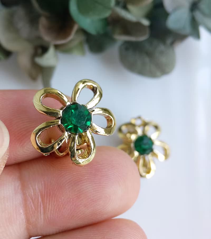 【西洋古董飾品 】小巧 可愛 小綠花 夾式耳環