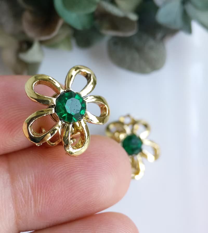 【西洋古董飾品 】小巧 可愛 小綠花 夾式耳環