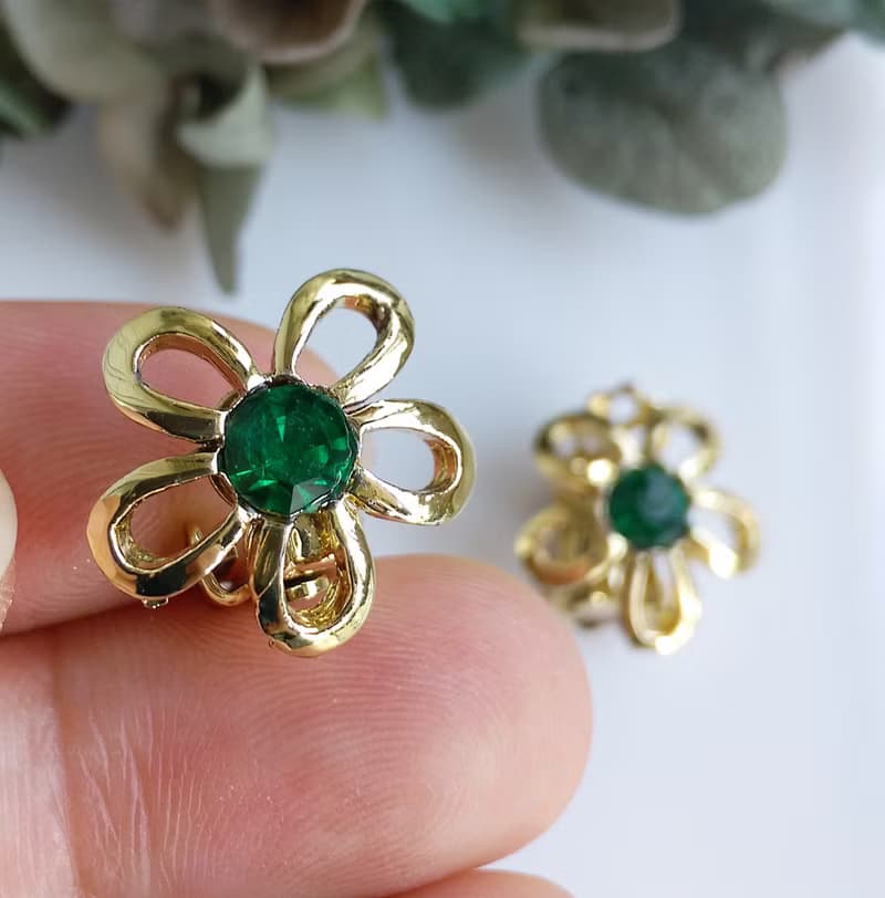【西洋古董飾品 】小巧 可愛 小綠花 夾式耳環