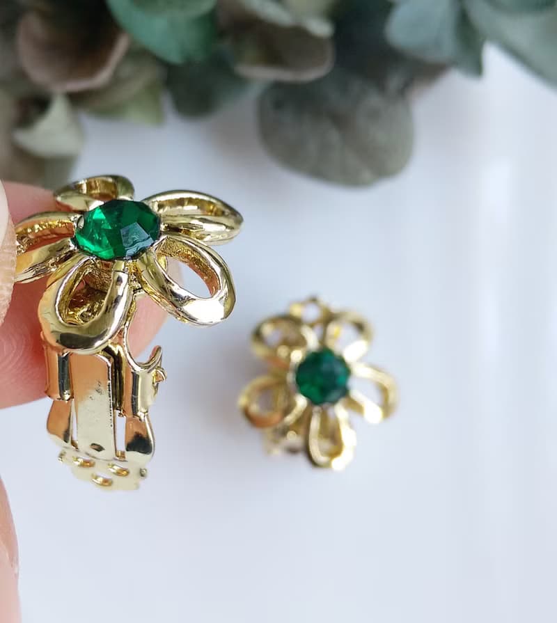 【西洋古董飾品 】小巧 可愛 小綠花 夾式耳環