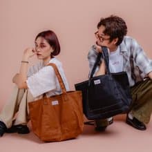 Walking Stitch : Haru Shopping Bag : กระเป๋าช้อปปิ้ง (Black, Tan Brown)