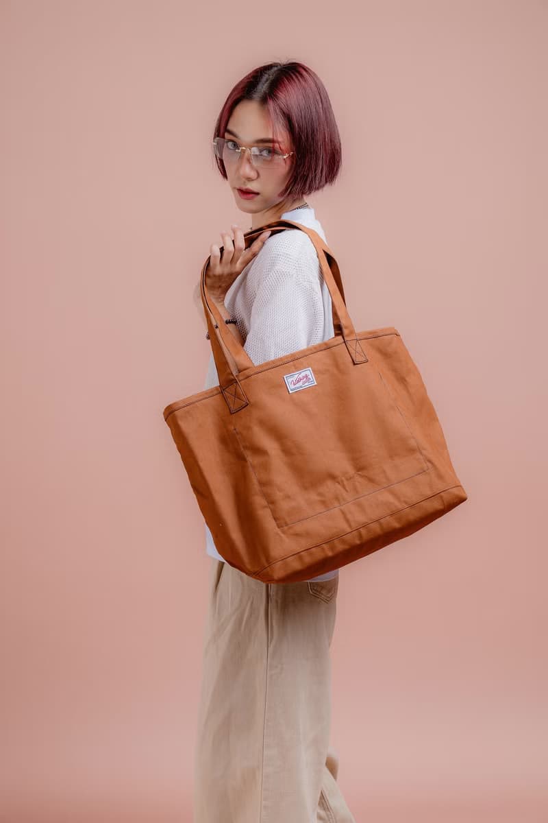 Walking Stitch : Haru Shopping Bag : กระเป๋าช้อปปิ้ง (Black, Tan Brown)