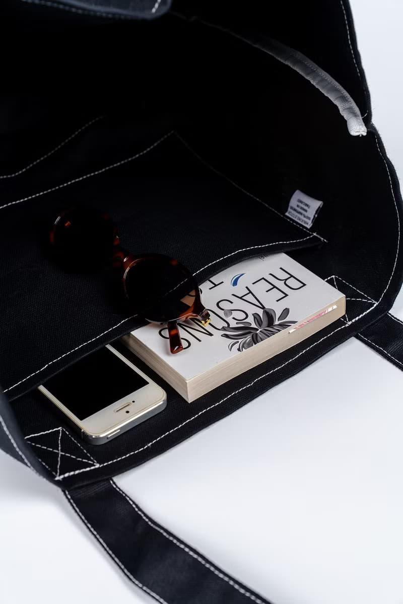Walking Stitch : Haru Shopping Bag : กระเป๋าช้อปปิ้ง (Black, Tan Brown)