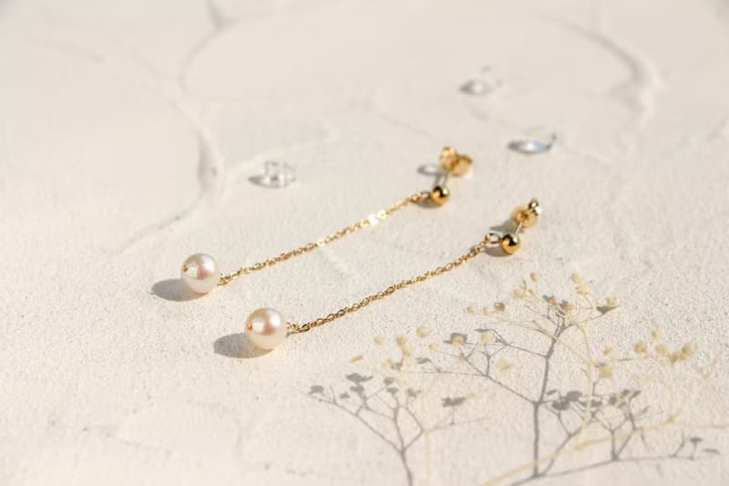 14kgf-tiny pearl swing pierced earrings /can change to clip-on