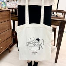 吳郁小姐 Miss Ng Yuk 在梳化閒 Hea | 尼龍側孭袋