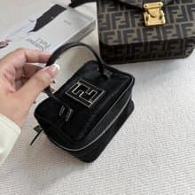 中古包 Fendi 芬迪 黑銀琉璃扣毛毛小盒子
