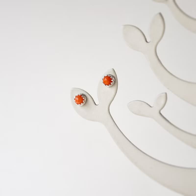 手製日本天然粉橙色珊瑚耳釘耳環 // 天然寶石 // 三月份生日石