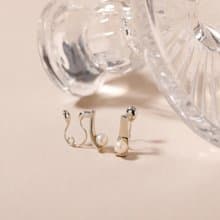 scoop-pearl loop-fit earring SV　ループフィットイヤリング　上品でエッジ―なパールデザイン 　シルバー　ロジウム