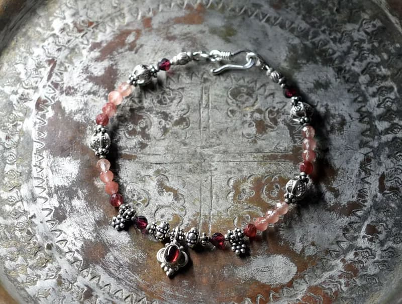 シルバー装飾ガーネットとお花インドシルバー、ガーネットとアンデシンのブレス