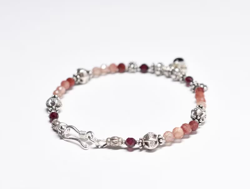 シルバー装飾ガーネットとお花インドシルバー、ガーネットとアンデシンのブレス