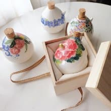 手工燒製。浮雕花卉手繪水滴小瓶 禮物