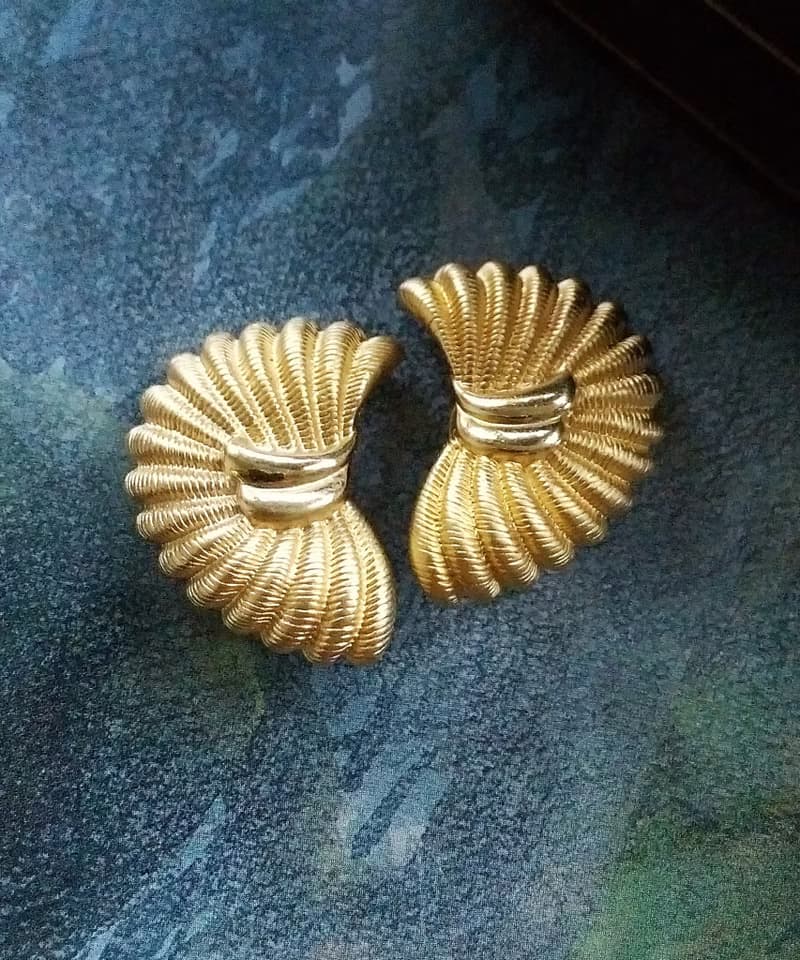 Vintage Jewelry 西洋古董飾品 刷金 海貝螺 夾式耳環