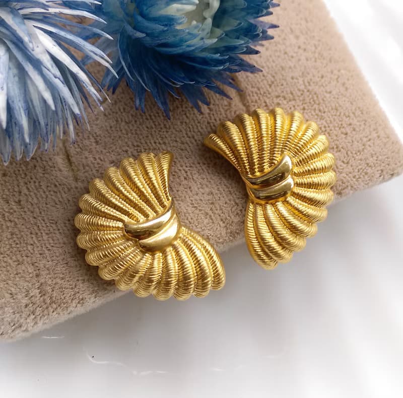 Vintage Jewelry 西洋古董飾品 刷金 海貝螺 夾式耳環