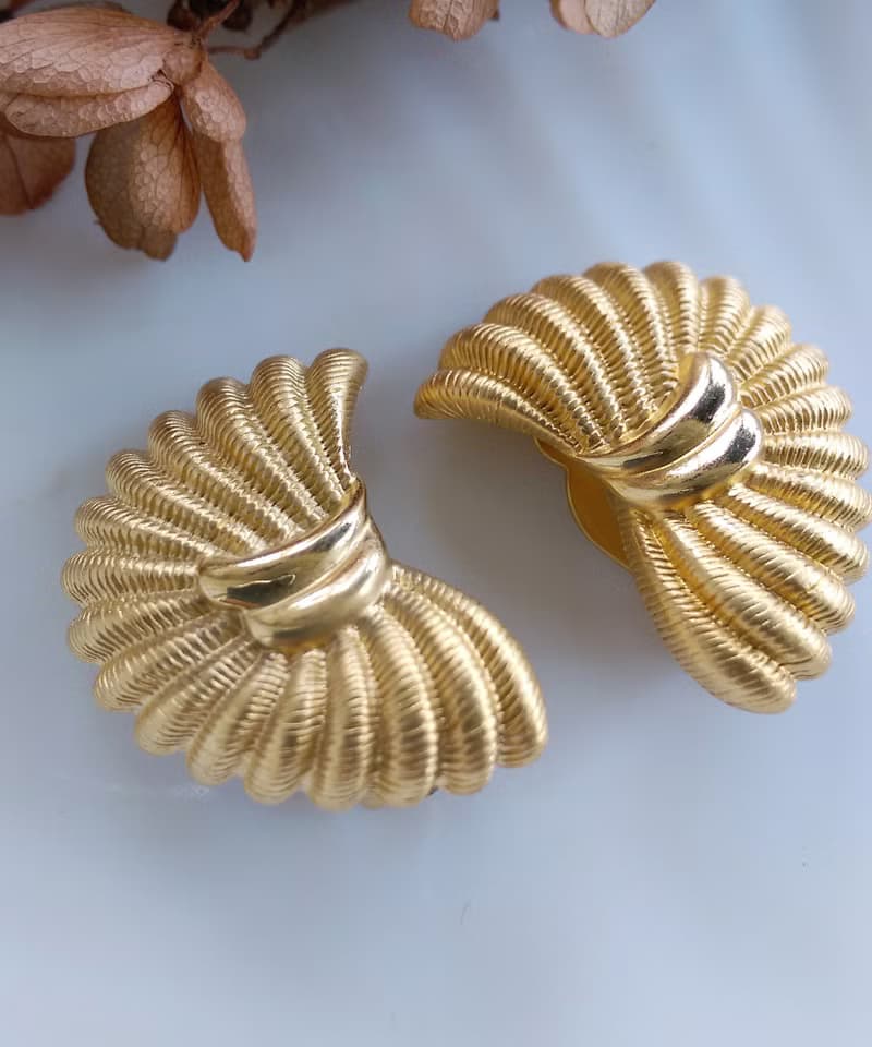 Vintage Jewelry 西洋古董飾品 刷金 海貝螺 夾式耳環