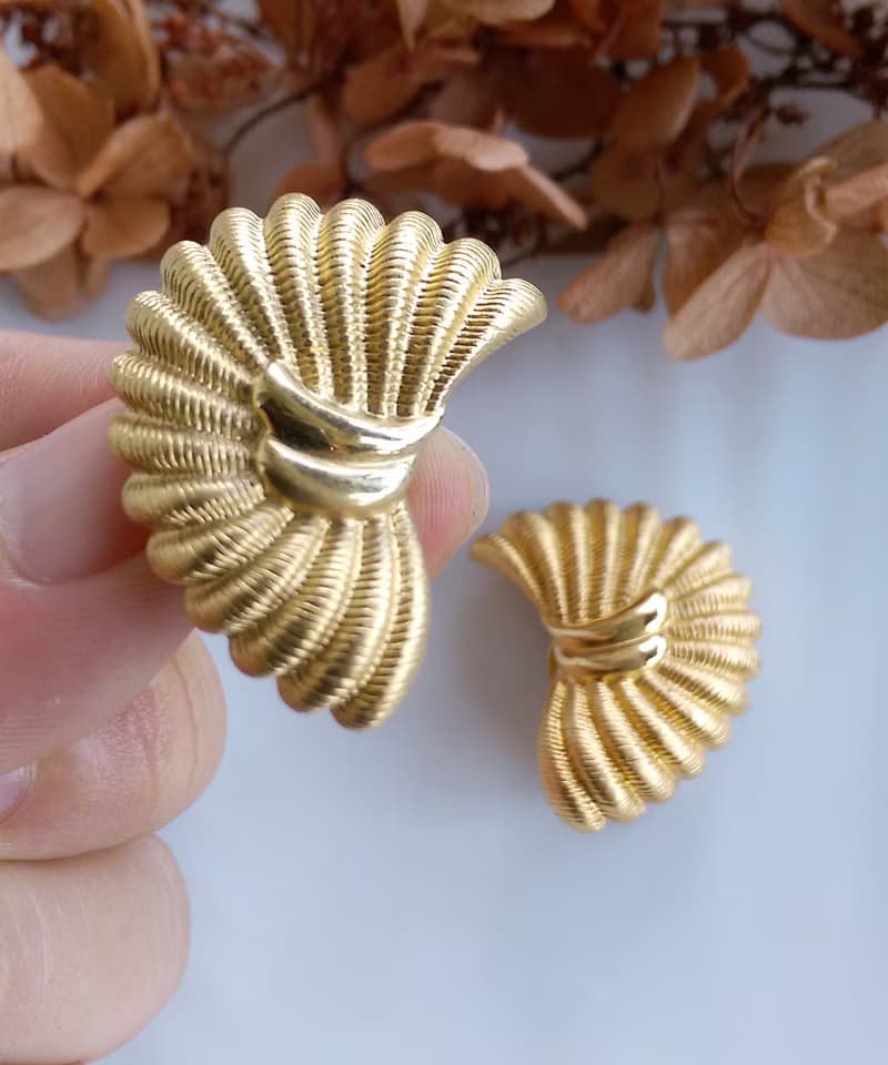 Vintage Jewelry 西洋古董飾品 刷金 海貝螺 夾式耳環