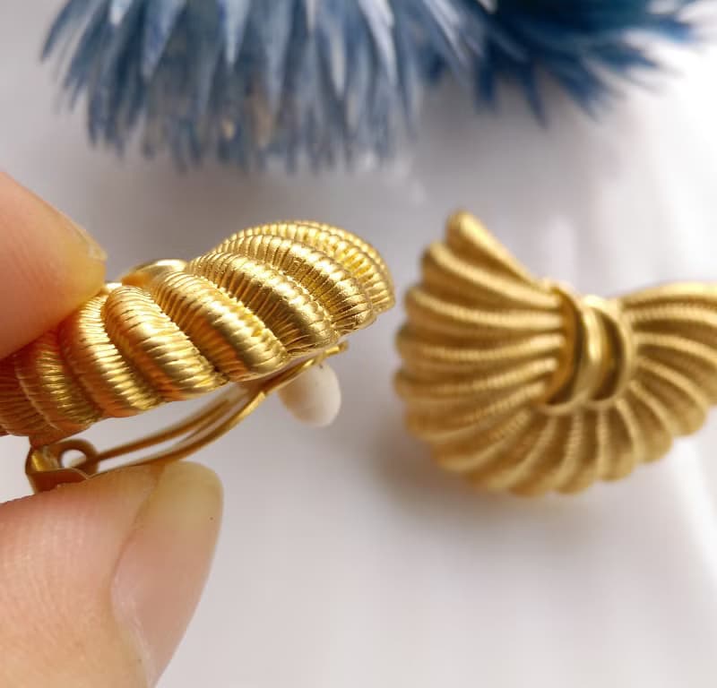 Vintage Jewelry 西洋古董飾品 刷金 海貝螺 夾式耳環