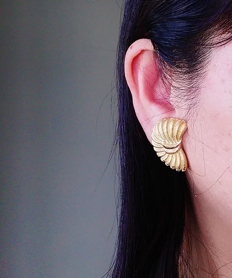 Vintage Jewelry 西洋古董飾品 刷金 海貝螺 夾式耳環