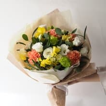 春天氣息活潑黃綠色花束_鮮花