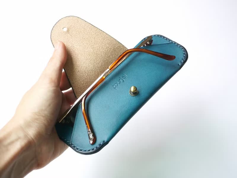Customized Gift Sunglasses Case in Black leather / spectacle case