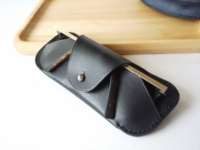 Customized Gift Sunglasses Case in Black leather / spectacle case