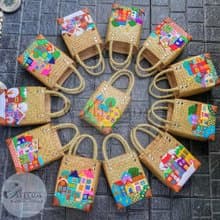 Hand-embroidered water hyacinth with a cute house pattern, specially made to order.