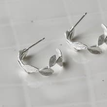 Small leaf hoop earrings