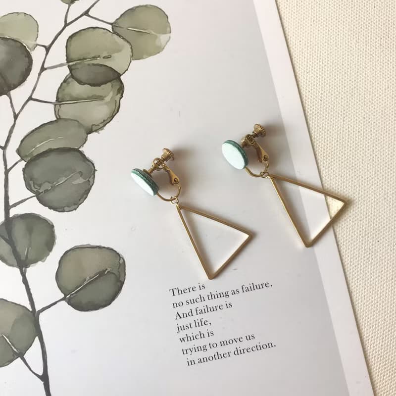 皮革耳環_小圓幾何_薄荷綠三角