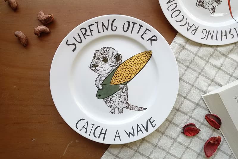 Surfing Otters 衝浪水獺 餐瓷盤 (骨瓷平盤)