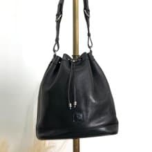 【 日本直送　名牌中古包 】CELINE セリーヌ ショルダーバッグ ブラック ブラゾン型押し レザー 巾着 vintage ヴィンテージ  2mfbtc