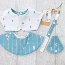 【可快速出貨】男寶/藍田小房子 雙面圍兜/奶嘴鏈/彌月禮盒