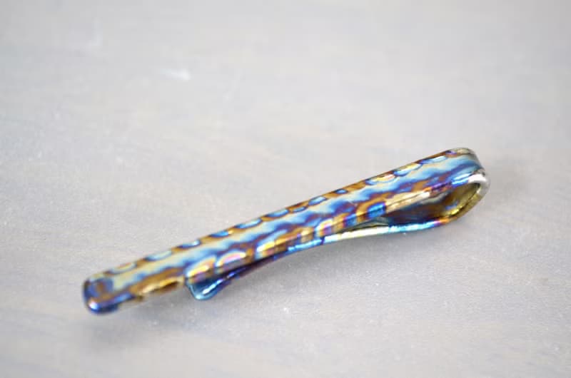 Titanium tie bar・鍛造純チタンネクタイピン５０mm=ブルーフレイムA=