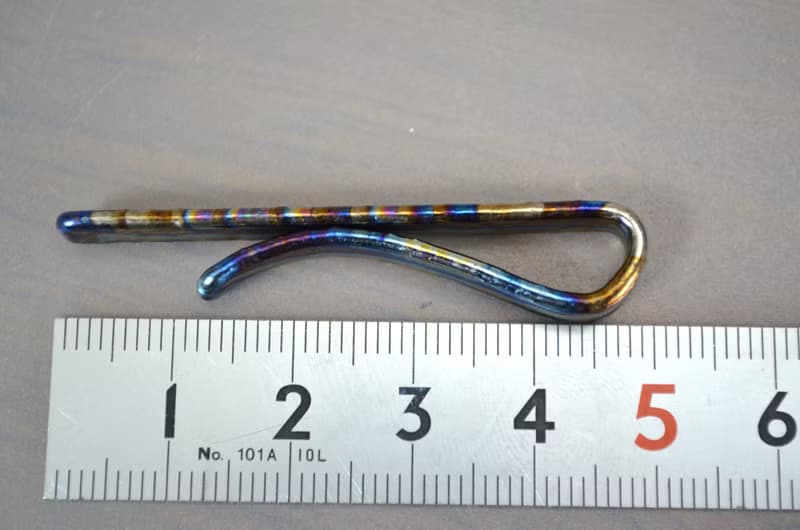 Titanium tie bar・鍛造純チタンネクタイピン５０mm=ブルーフレイムA=