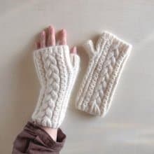嬰駝毛小山羊絨麻花編織手部保暖套 米白色 接單製作