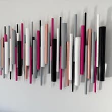 手工木質3D壁掛雕塑 鮮粉紅 黑 白 搭配銅色點綴