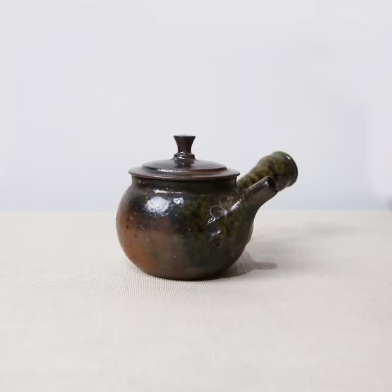 胡麻陶側把壺 新彩燒 柴燒陶藝 手作作品 | 禮物 收藏 陳威恩作