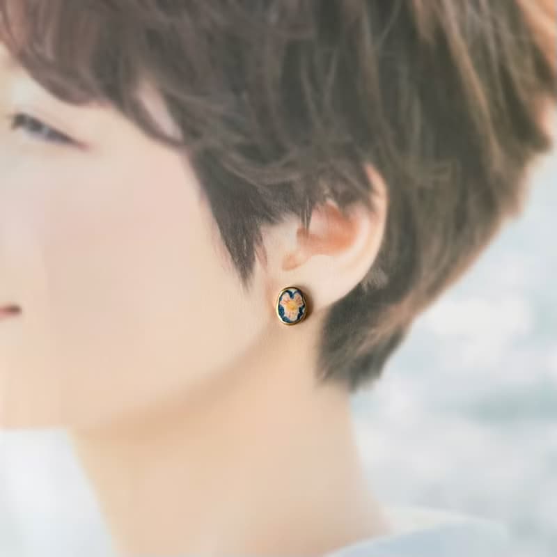 【再販】大輪 カラフル お花 陶器 金継ぎ ピアス イヤリング ノンホールピアス ネジバネ クリップ 花 個性的 個性派 ブルー 青 オレンジ 橙 ゴールド 金