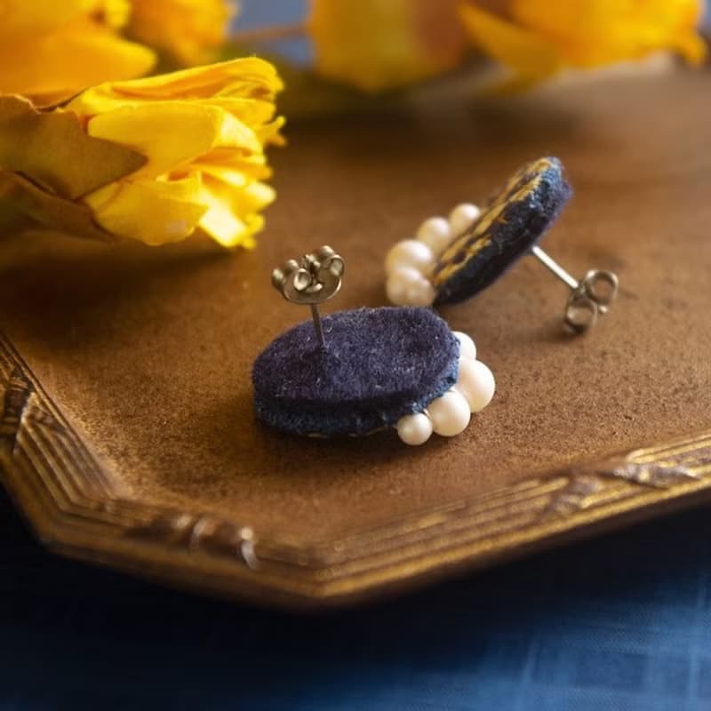 クリームアーガイル刺繍のイヤリング / ピアス