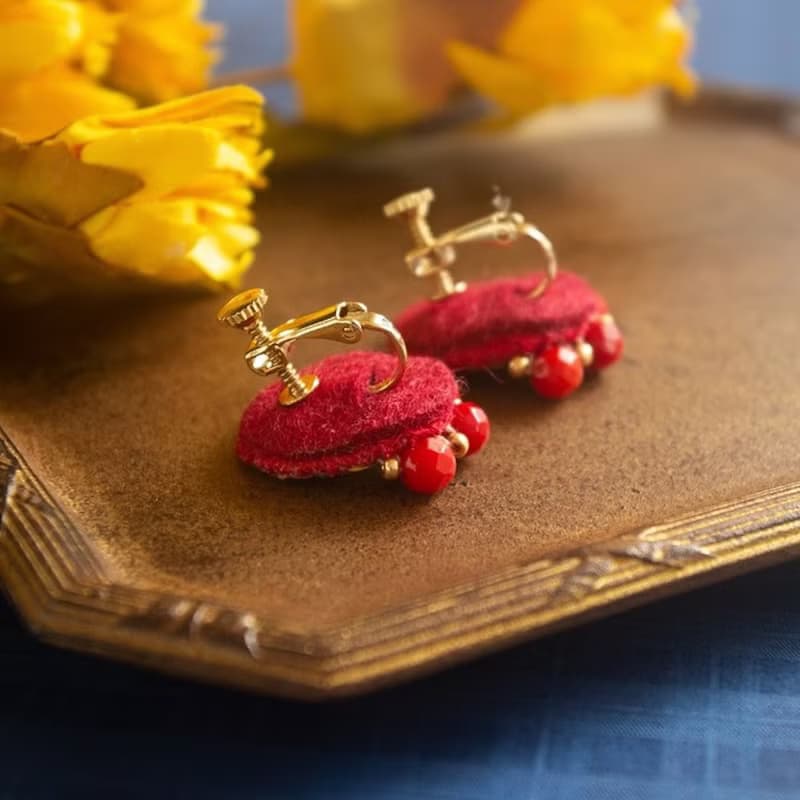 クリームアーガイル刺繍のイヤリング / ピアス