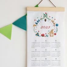 9點以後 | 完成品. 2023花園兔年曆. 純手工 刺繡 掛曆 紙盒包裝