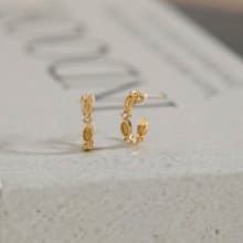 classical crescent pierced earring GD　ニッケルフリークリスタルポストピアス　おしゃれなシンプルデザイン 　ゴールド