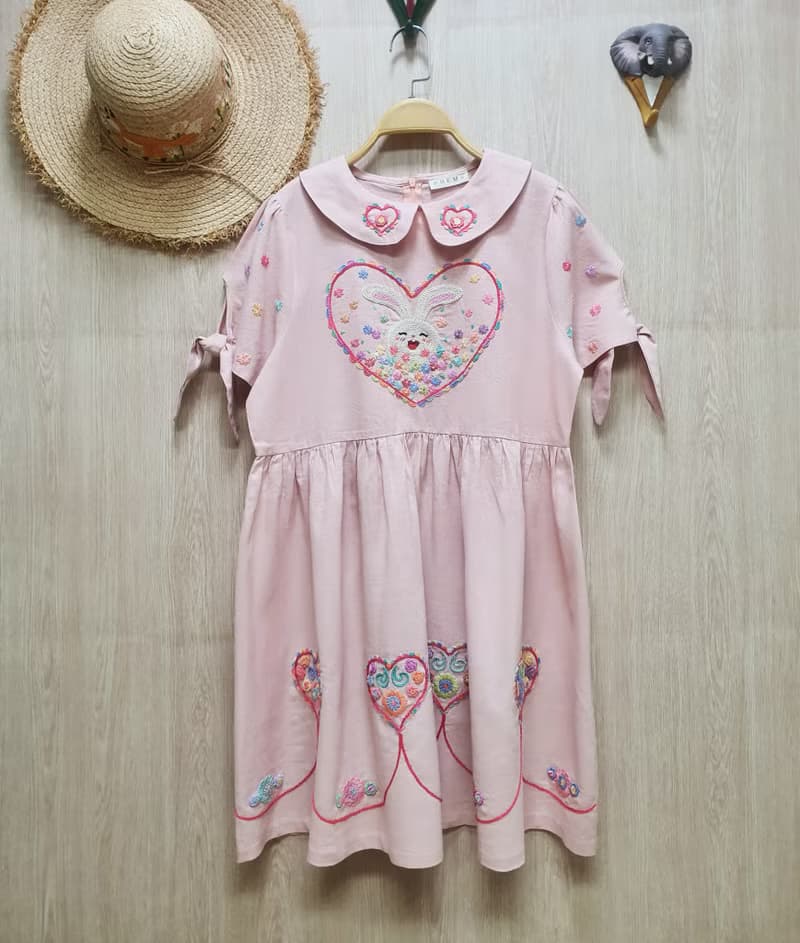 手工刺繡連衣裙、兔、狐、花、心
