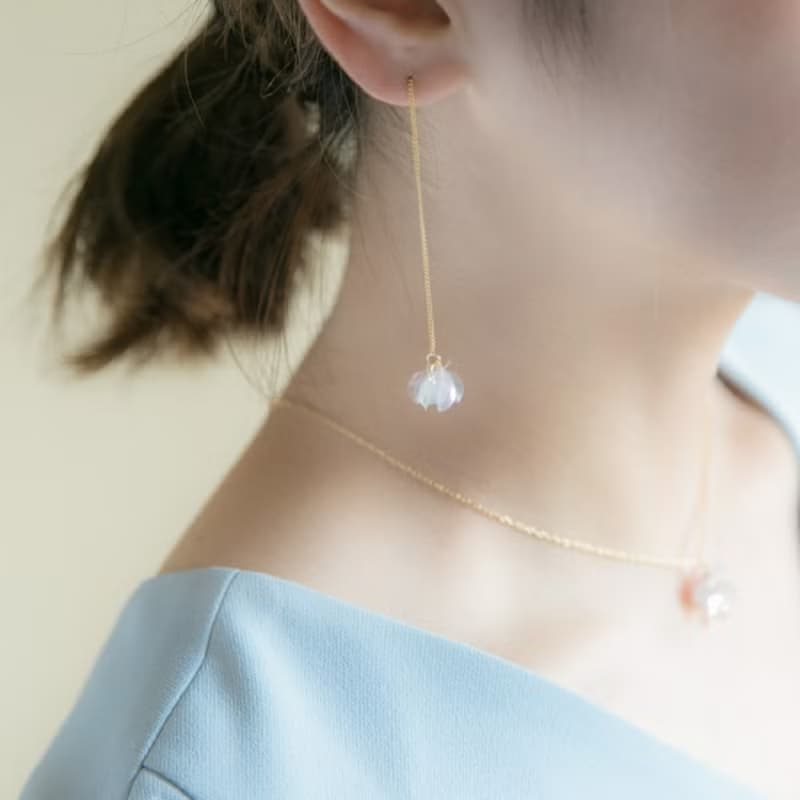 ゆれる花咲きフリルピアス/イヤリング || クリア ||18kgp
