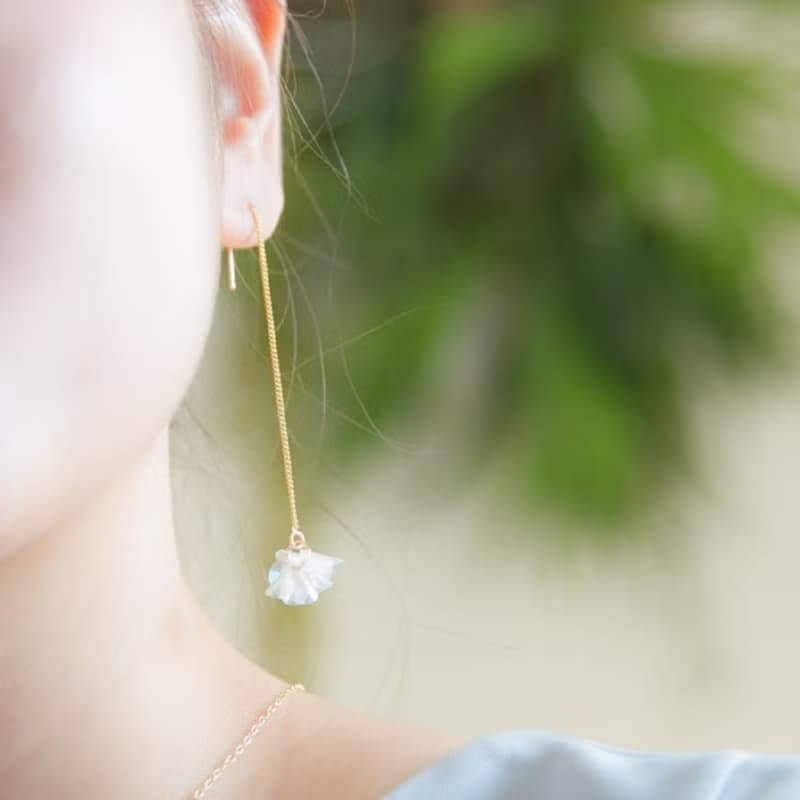 ゆれる花咲きフリルピアス/イヤリング || クリア ||18kgp