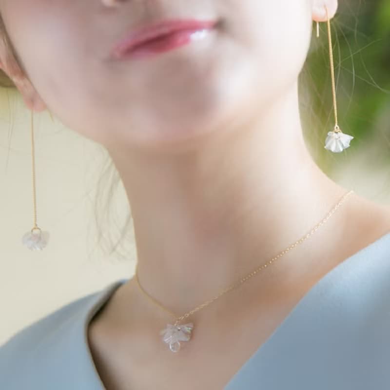 ゆれる花咲きフリルピアス/イヤリング || クリア ||18kgp