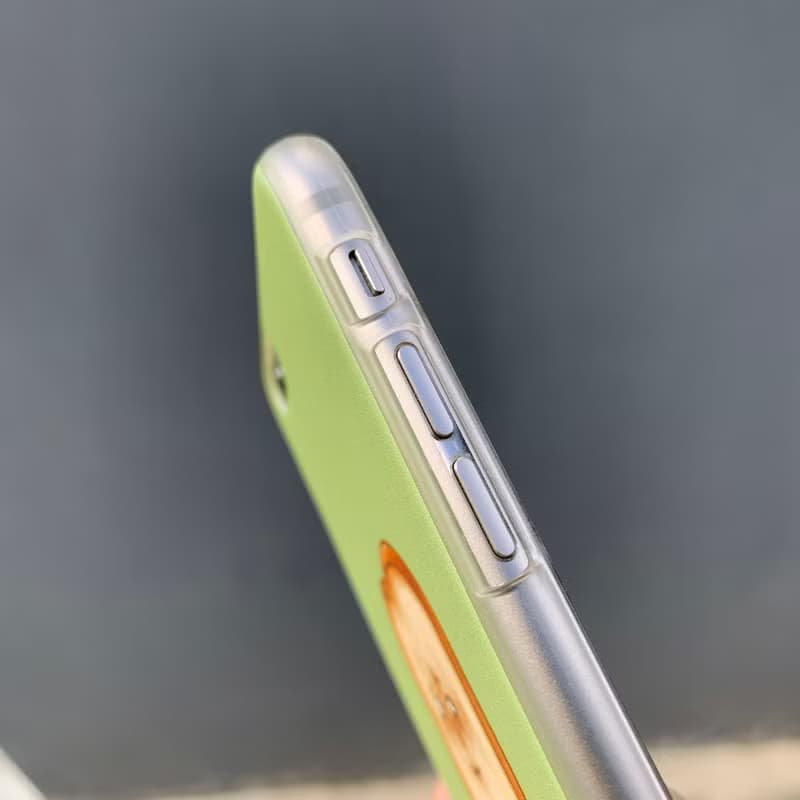 面有難色的土司說 Sorry - 酪梨綠色磨砂浮雕手機殼
