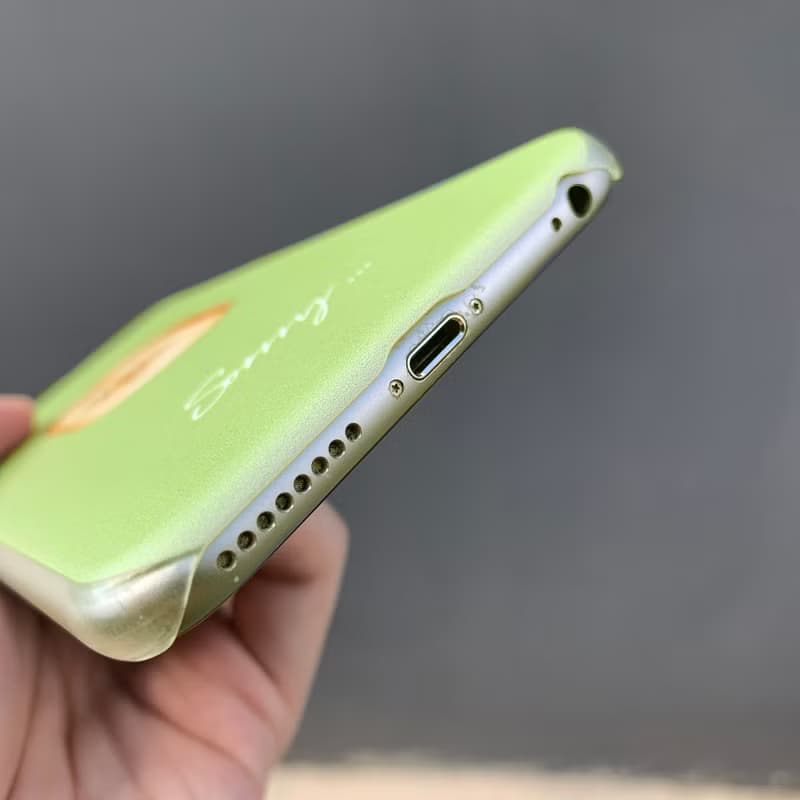 面有難色的土司說 Sorry - 酪梨綠色磨砂浮雕手機殼