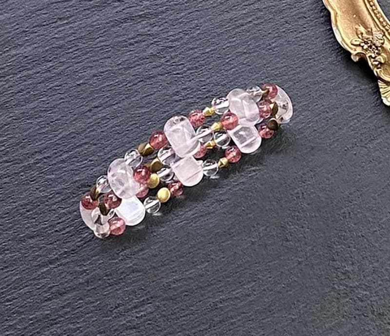 旺桃花愛情 旺人緣 貴人運- 粉晶x草莓晶x白水晶黃銅手排  手鍊